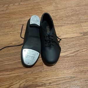Size 7 women’s tap shoe barely worn